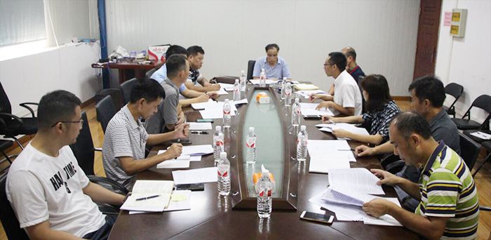 0822林平均听取项目司理汇报清欠事情希望。。。谢锰摄影。。。.jpg