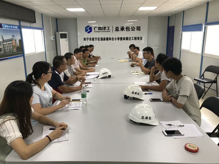 机关各科室做事下下层座谈交流.jpg