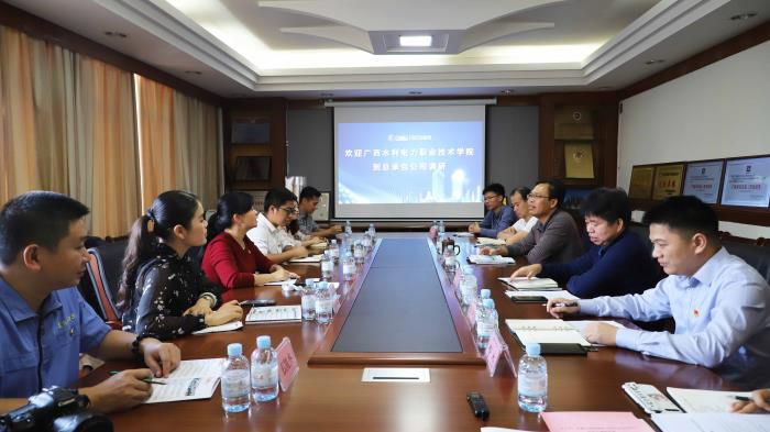 1.2座谈会现场。。。。。李立云 摄700.JPG