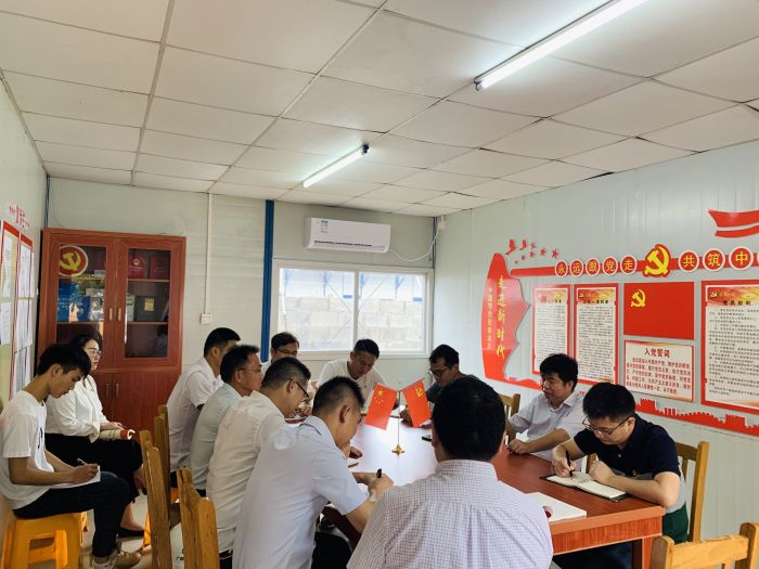 18座谈会现场。。。。；；；；；畦￡仙.jpg