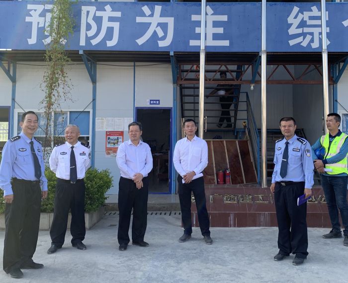 60调研现场。。。。 王妤瑶 摄.jpg