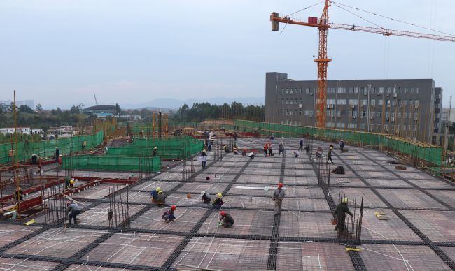 广西交通职业手艺学院四塘校区项目赶工现。。。。ㄐ尥迹.jpg