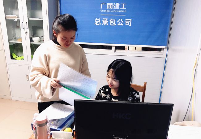 内业事情组加班加点力行“当日事当日毕”。。。。。唬；瓶『 摄.jpg