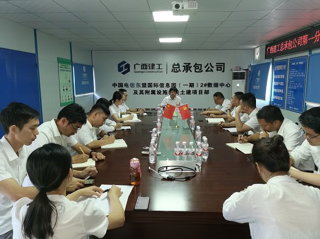 上党课现场。。。。。韦文 摄（修图）.jpg