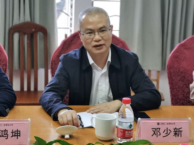 邓少新在三分公司调研。。。梁红玉 摄（修图）.jpg