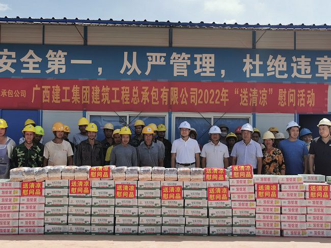 慰问活动合影。。。王瑾贞 摄（修图）.jpg
