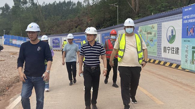 邓少新深入施工现场检查指导。。。陆勤摄（修图）.jpg